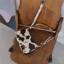 Load image into Gallery viewer, Bolsa Cow
