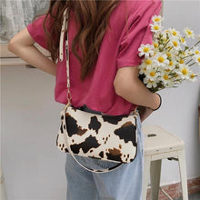Load image into Gallery viewer, Bolsa Cow
