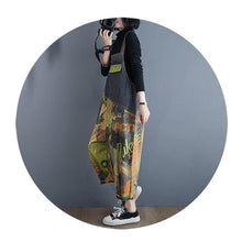 Load image into Gallery viewer, Macacão Graffitti
