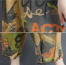 Load image into Gallery viewer, Macacão Graffitti
